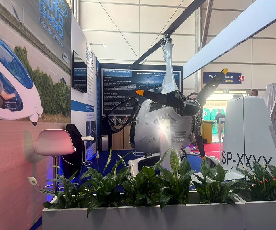 Cavalon Sentinel on the stand — rotor, propeller and tail
